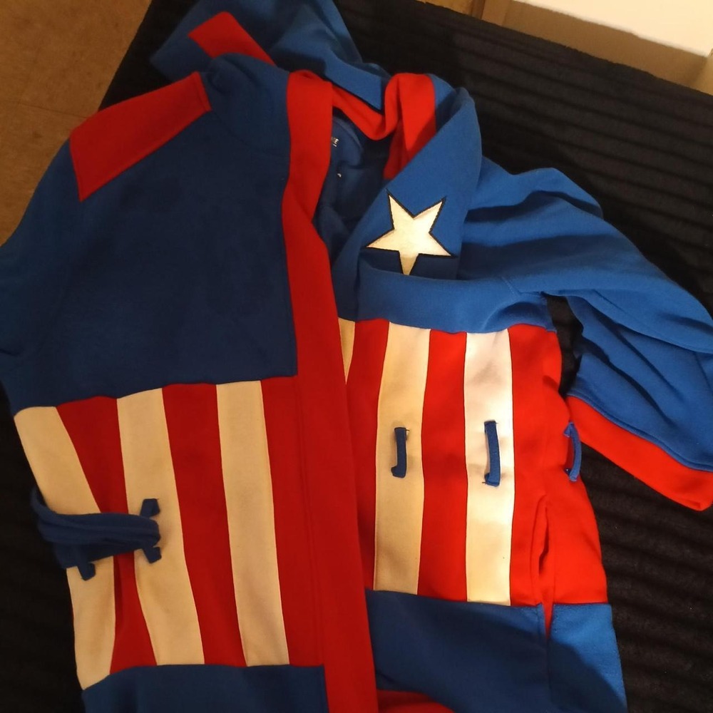 Captain America robe - Picture 6 of 8